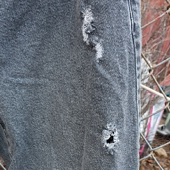 Stylish Gray Women's Jeans - Picture 4 of 9